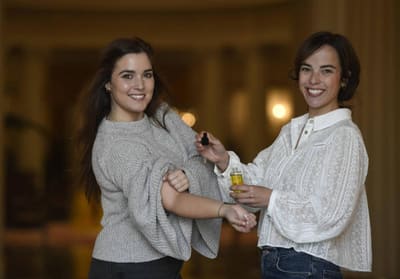 Amazon contrata a las mellizas de Getxo